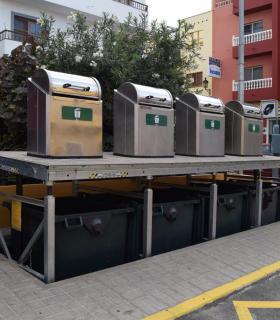 Gáldar estrena nuevos contenedores soterrados en la Glorieta Antonio Padrón del casco urbano. · foto 1