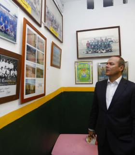 El Alcalde Augusto Hidalgo recorre las calles de Barrio Atlántico para conocer con los vecinos varias mejoras ya realizadas en el barrio. · foto 6