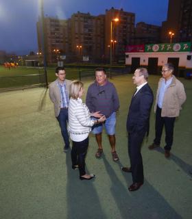 El Alcalde Augusto Hidalgo recorre las calles de Barrio Atlántico para conocer con los vecinos varias mejoras ya realizadas en el barrio. · foto 7