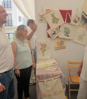 La consejera de Artesanía del Cabildo de La Palma destaca la visita de más de 17.000 personas y el elevado volumen de ventas de la feria insular del sector. · foto 5