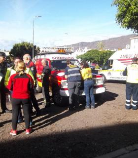 La Consejería de Emergencias del Cabildo de La Palma colabora en un simulacro de incendio con evacuación de alumnado en el IES Eusebio Barreto. · foto 2