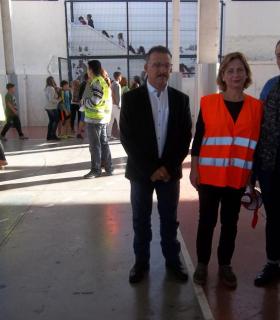 La Consejería de Emergencias del Cabildo de La Palma colabora en un simulacro de incendio con evacuación de alumnado en el IES Eusebio Barreto. · foto 4