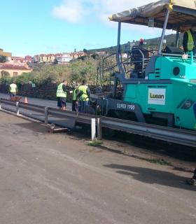 El Cabildo de La Palma avanza en los trabajos de repavimentado de la LP-114 en Garafía. · foto 3