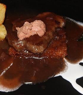 El Mesón El Pueblo con su Bocadito de solomillo, gana el premio a la mejor tapa en la VI Semana de la Mini Tapa de Tías. · foto 1