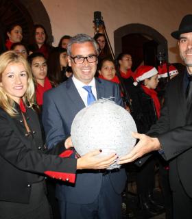 Santa Cruz de La Palma da inicio al programa de fiestas de Navidad con el encendido de luminarias y la lectura del pregón. · foto 2
