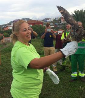 Tacoronte celebra el Día del Árbol Canario con la suelta de un búho chico y la repoblación de un jardín municipal. · foto 3