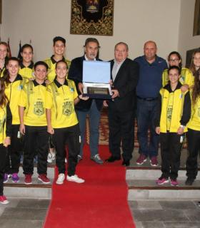 El deporte femenino de Adeje se viste de éxito y juego limpio. · foto 3