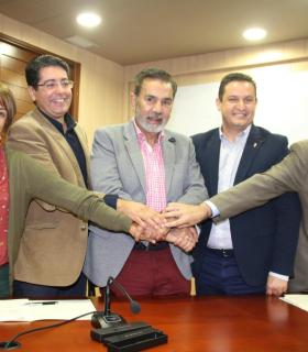 Adeje, Arona, Guía de Isora, San Bartolomé de Tirajana y Mogán constituyen la Asociación de Municipios Turísticos de Canarias. · foto 1