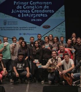 Los 15 finalistas del primer certamen de canción de jóvenes organizado por la Concejalía de Juventud graban un disco colectivo en el CICCA. · foto 1