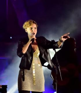 Actuación de Chenoa en Tacoronte, Tenerife. Gala de Arte 2016 · foto 8