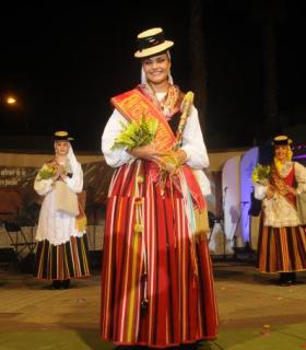 Aroa García, flamante reina de las fiestas de la Cosecha en La Guancha. · foto 2