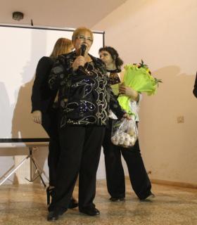 Emotivo homenaje de Los Alares a su vecina Inés Medina Batista. · foto 2