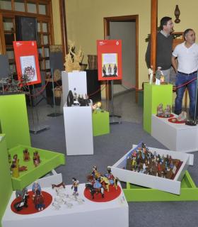 El taller de artesanía de La Guancha acoge una muestra de Belenes de diferentes países. · foto 2