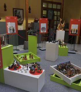 El taller de artesanía de La Guancha acoge una muestra de Belenes de diferentes países. · foto 1