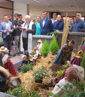 El Ayuntamiento de Los Realejos inaugura su Belén con bendición y con cánticos. · foto 3