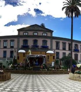 El belén de la Plaza del Ayuntamiento de La Orotava, fusión entre tradición canaria y hebrea. · foto 1