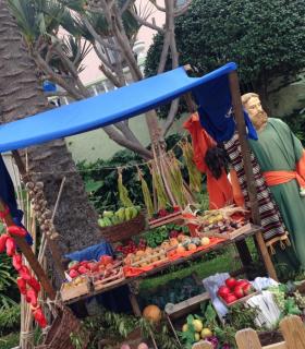 El belén de la Plaza del Ayuntamiento de La Orotava, fusión entre tradición canaria y hebrea. · foto 3
