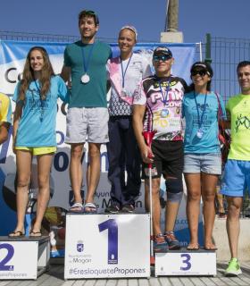 Uxío Abuín y Verónica Navarro ganan la III Travesía a Nado Arguineguín-Palavaca en los 3.000 metros. · foto 2