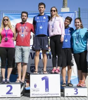 Uxío Abuín y Verónica Navarro ganan la III Travesía a Nado Arguineguín-Palavaca en los 3.000 metros. · foto 1