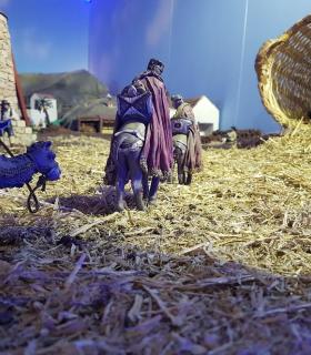 Morro Jable inauguró su Belén tradicional canario con la actuación del grupo de música popular Amolán. · foto 4