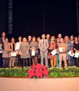 Gáldar rinde tributo a sus maestros jubilados en el Día del Enseñante. · foto 3