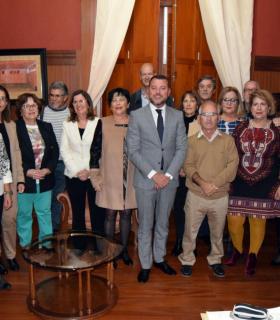 Gáldar rinde tributo a sus maestros jubilados en el Día del Enseñante. · foto 1