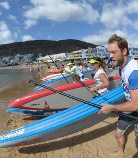 El canario Esteban Medina y la suiza Sussane Lier se imponen en la Technical Race de Paddle Surf de Mogán. · foto 1