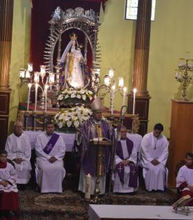 El obispo de la Diócesis Nivariense, Bernardo Álvarez, oficia la misa por el día de la Virgen de La Esperanza. · foto 3