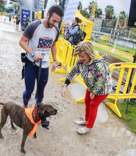 La primera carrera solidaria Perro-Amo de Las Palmas de Gran Canaria se celebra con gran éxito de participación. · foto 3