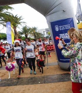 La primera carrera solidaria Perro-Amo de Las Palmas de Gran Canaria se celebra con gran éxito de participación. · foto 1