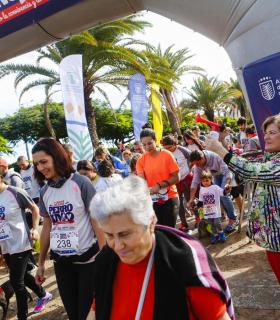La primera carrera solidaria Perro-Amo de Las Palmas de Gran Canaria se celebra con gran éxito de participación. · foto 7