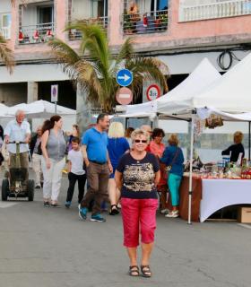Cientos de personas disfrutan de un día lleno de actividades familiares con Dinamiza Arguineguín 2016. · foto 2