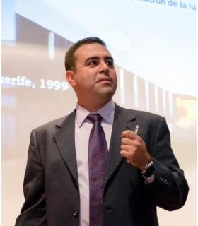 La ULL presenta el congreso que en 2017 abordará la investigación sobre la luz en biomedicina y energía renovable. · foto 1