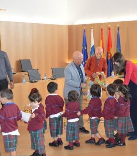 Escolares del municipio de Tías cantan a la Navidad. · foto 4