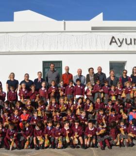 Escolares del municipio de Tías cantan a la Navidad. · foto 5