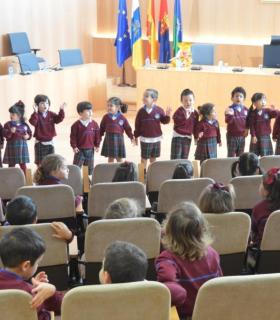 Escolares del municipio de Tías cantan a la Navidad. · foto 3