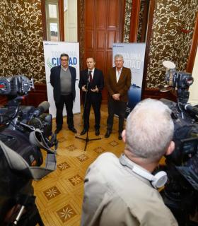 Desayuno navideño del Ayuntamiento de Las Palmas de Gran Canaria con los medios de comunicación celebrado hoy. · foto 3