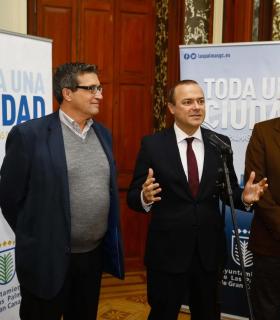 Desayuno navideño del Ayuntamiento de Las Palmas de Gran Canaria con los medios de comunicación celebrado hoy. · foto 4