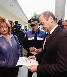 El alcalde Hidalgo supervisa el despliegue de los agentes de seguridad y de otros servicios municipales para las fiestas navideñas. · foto 1