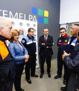El alcalde Hidalgo supervisa el despliegue de los agentes de seguridad y de otros servicios municipales para las fiestas navideñas. · foto 3