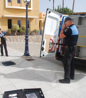 La Policía Local de Mogán estrena nuevo vehículo para la unidad de atestados e informes. · foto 1