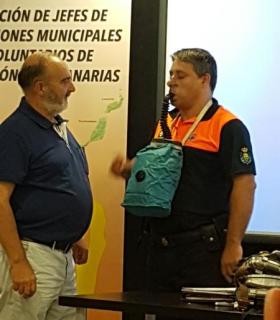 Protección Civil recibe formación sobre autorescate de oxígeno químico en el Puerto de La Cruz. · foto 2