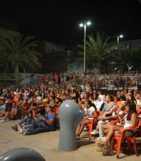La ganadora de Got Talent, Cristina Ramos, se entregó a un multitudinario público en Morro Jable. · foto 1