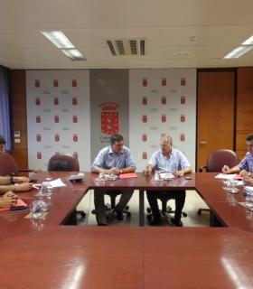 El presidente del Cabildo de La Gomera y el viceconsejero de Industria trabajan en proyectos sostenibles para la Isla. · foto 2