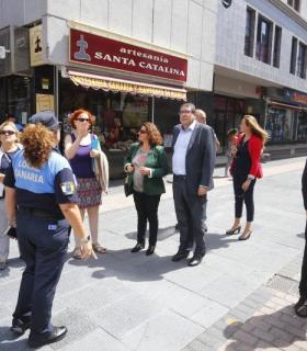 El Ayuntamiento de Las Palmas de Gran Canaria se reúne con los hoteleros de Santa Catalina para abordar asuntos de seguridad. · foto 3