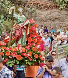 La procesión por las calles de Barranquillo Andres y Soria cierra las fiestas del interior de Mogán. · foto 3