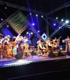 Sole Giménez y los parranderos ponen el broche de oro a la Semana Cultural Playa de la Cebada. · foto 10