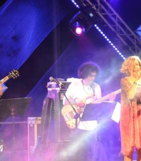 Sole Giménez y los parranderos ponen el broche de oro a la Semana Cultural Playa de la Cebada. · foto 4