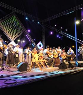 Sole Giménez y los parranderos ponen el broche de oro a la Semana Cultural Playa de la Cebada. · foto 9