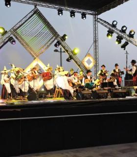 Sole Giménez y los parranderos ponen el broche de oro a la Semana Cultural Playa de la Cebada. · foto 7